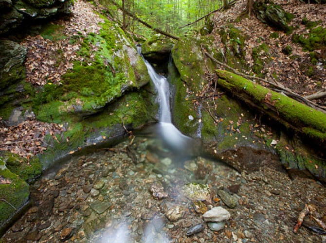 Discover the best waterfalls in massachusetts